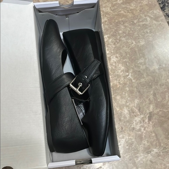 DV by Dolce Vita Black Flats with Strap - Picture 4 of 4